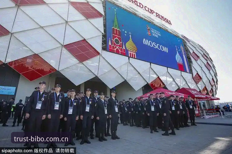 必博官网最新版 世界杯安保策略大不同:英国警员人数锐减 vs 上届四十人规模,你更看好哪种模式?